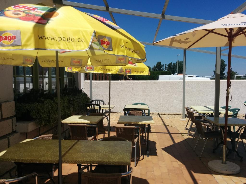 אלברון Hotel Restaurant L'Agachon מראה חיצוני תמונה